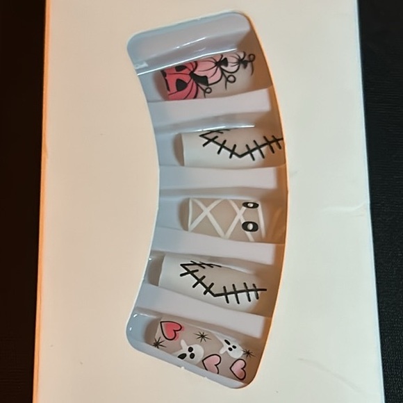 This is a bundle of items now - Picture 8 of 9